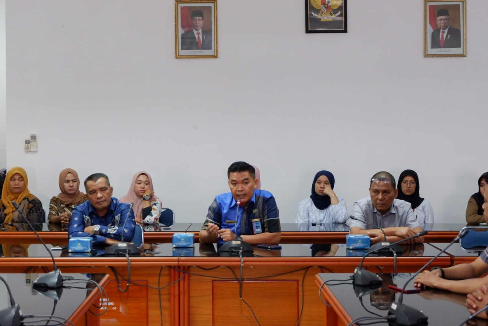 Ratusan Pegawai Sekwan DPRD Deli Serdang Jalani Tes Urine Konsep Otomatis